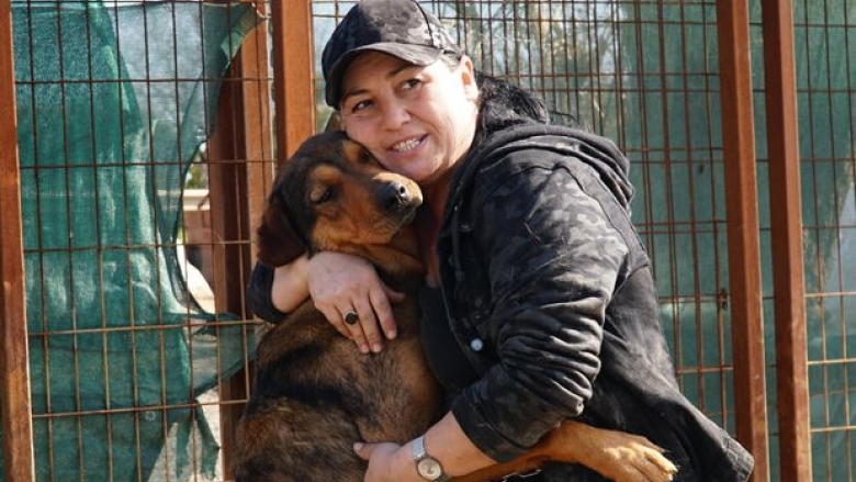 İngilizce Öğretmenliğini Bırakıp, 400 Felçli ve Engelli Köpeğe Annelik Yapan Kadın: Reyhan Avcı Karagözler