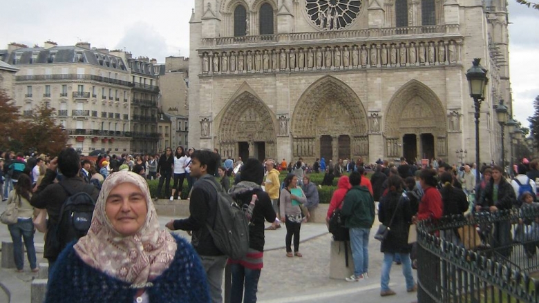 Doğallığı ve Samimiliği ile Ülke Ülke Dolaşan Gezgin Teyze: Ayşe Kurucu