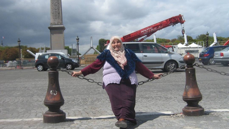 Doğallığı ve Samimiliği ile Ülke Ülke Dolaşan Gezgin Teyze: Ayşe Kurucu