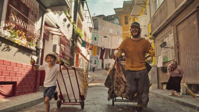 Netflix'in Çağatay Ulusoy Başrollü Filmi "Kağıttan Hayatlar" İzlenir mi? Konusu Ne?